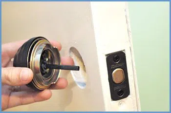 State Locksmith Services Chicago, IL 312-288-7593 - 5-change-locks-service